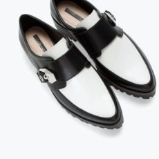 Zapato bicolor suela dentada ZARA (45,95 euros)