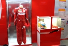 Foto 3 - El Ferrari de Alonso, exhibido en la Plaza de la Concordia 