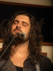 Foto 5 - Jos&eacute; Gonz&aacute;lez y Fran Fern&aacute;ndez, m&uacute;sica y poes&iacute;a en el Caf&eacute; Corrillo