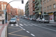 Los vecinos se quejan de la distancia que separa los dos pasos de peatones en la carretera de Ledesma