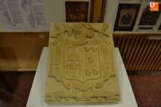 Foto 6 - El Centro de Mayores acoge una exposición de escudos heráldicos mirobrigenses