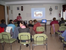 Foto 4 - El farmacéutico aborda ante los vecinos la enfermedad del ébola