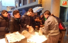 Foto 4 - La lluvia desluce la tradicional cita con las castañas asadas