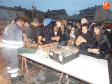 Foto 3 - La lluvia desluce la tradicional cita con las castañas asadas