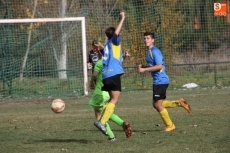 Foto 4 - Victoria con autoridad del Alba de Tormes frente al Helmántico (2-1)