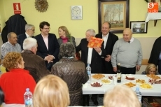 Foto 5 - Mañueco aboga por la unidad para acabar con "la problemática del barrio de Buenos Aires"