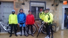 Foto 4 - 120 ciclistas desafian a la lluvia para participar en la I Marcha BTT Carlos V