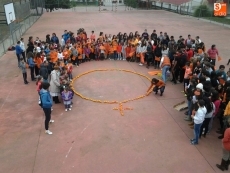 Foto 6 - El CEIP Liminares y el IES Tierras de Abadengo unen sus manos contra la violencia de género