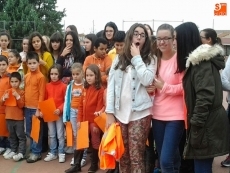 Foto 4 - El CEIP Liminares y el IES Tierras de Abadengo unen sus manos contra la violencia de género