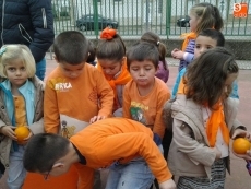 Foto 3 - El CEIP Liminares y el IES Tierras de Abadengo unen sus manos contra la violencia de género