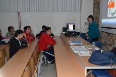 Foto 4 - Adavas trabaja en torno a la violencia de género con los alumnos del IES Tierra