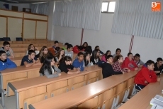 Foto 3 - Adavas trabaja en torno a la violencia de género con los alumnos del IES Tierra