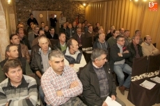 Foto 3 - Medio centenar de ganaderos de ovino de leche conocen nuevas prácticas en las explotaciones