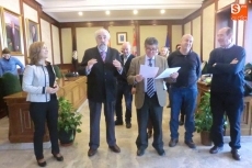 Foto 5 - Pedro Grijalba entrega los diplomas a los alumnos de los talleres del ‘Proyecto Montemario II’