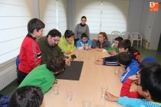 Foto 6 - Los alumnos del CEIP Manuel Moreno Blanco descubren algunas de las singularidades de la villa 