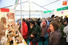 Foto 6 - Aldeatejada sabe a miel en una feria que se consolida como referencia del sector