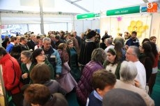 Foto 5 - Aldeatejada sabe a miel en una feria que se consolida como referencia del sector