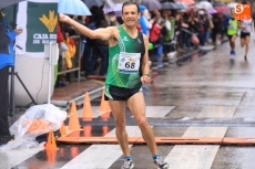 Foto 3 - Javier Alves y Pilar Garc&iacute;a superan a la lluvia y vencen en la Carrera Pedestre