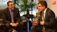 Mena anima al gerente de Atenci&oacute;n Especializada para que el Hospital siga siendo referente en la...