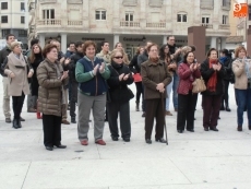 Hombres y mujeres dicen no a la violencia de g&eacute;nero en la Plaza Mayor