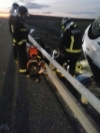 Foto 1 - Una joven fallecida y cuatro heridos más en una salida de vía en Aldeaseca de la Frontera