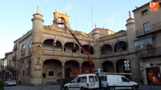 Foto 3 - Comienza el montaje del alumbrado navide&ntilde;o