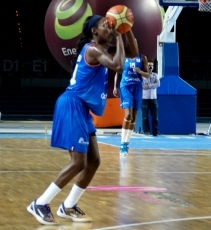 Foto 6 - Robinson y Murphy, con 61 puntos entre las dos, destrozan al Energa Torun