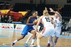 Foto 4 - Robinson y Murphy, con 61 puntos entre las dos, destrozan al Energa Torun