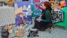 Foto 4 - Niños y mayores degustan unas ricas castañas asadas 