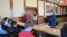 Foto 6 - Los niños celebran el Día de la Constitución con una vista al Ayuntamiento