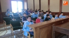 Foto 5 - Los niños celebran el Día de la Constitución con una vista al Ayuntamiento