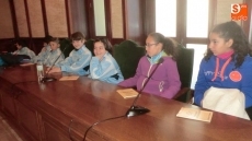 Foto 3 - Los niños celebran el Día de la Constitución con una vista al Ayuntamiento