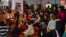 Foto 4 - Los niños disfrutan de la llegada de San Nicolás a ZOES
