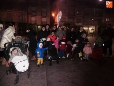 Foto 3 - La ilusión de los más pequeños puede con el frío para recibir al Paje Real