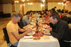 Foto 6 - La Aldaba celebra la cena del Aguinaldo con homenaje póstumo al tamborilero Antonio Corral