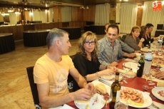 Foto 3 - La Aldaba celebra la cena del Aguinaldo con homenaje póstumo al tamborilero Antonio Corral