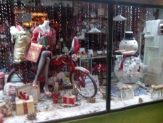 Foto 5 - El proyecto Aula Empresa inicia su andadura con el concurso de escaparates