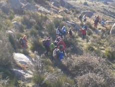 Foto 4 - El club de senderismo El Teso organiza su tradicional Belén de Cumbres en 'El Pitolero'