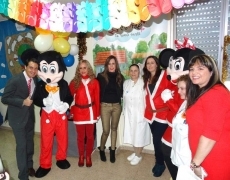 Foto 3 - Los menores del Aula Hospitalaría disfrutan su fiesta de Navidad