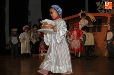 Foto 3 - Diversión a raudales en el festival navideño del Colegio Antonio Machado