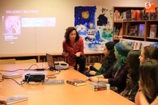 Foto 5 - Maite Carranza participa en el club de lectores juvenil Contenedor de Océanos en el DA2