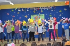 Foto 6 - Entrega de premios literarios para despedir el trimestre en el CEIP Miguel de Cervantes