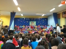 Foto 3 - Entrega de premios literarios para despedir el trimestre en el CEIP Miguel de Cervantes