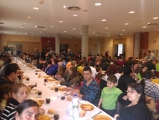 Foto 3 - La Hermandad de Nuestra Señora de la Soledad bate el récord en la comida de ayuda a los...