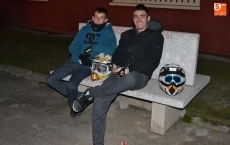 Foto 5 - Los vecinos de Las Canteras se reúnen en torno a la hoguera al son de villancicos