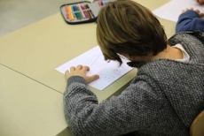 Foto 5 - Varios niños participan en el concurso de dibujo propuesto por la Cámara de Comercio