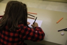 Foto 4 - Varios niños participan en el concurso de dibujo propuesto por la Cámara de Comercio