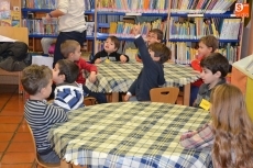 Foto 5 - Arrancan Navidades en la Biblio y la ludoteca navideña del EMI