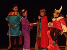 Foto 4 - Teatro y música en el Festival Navideño del CRA Bajo Tormes