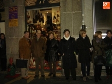 Foto 6 - La Coral de Béjar lleva la música navideña a las residencias de mayores y anima la Calle Mayor